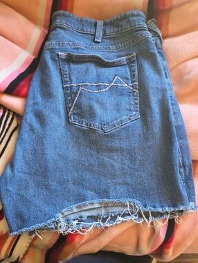 Ariat Blue Denim Shorts with Frayed Hem Size 32 5 Inch Inseam.